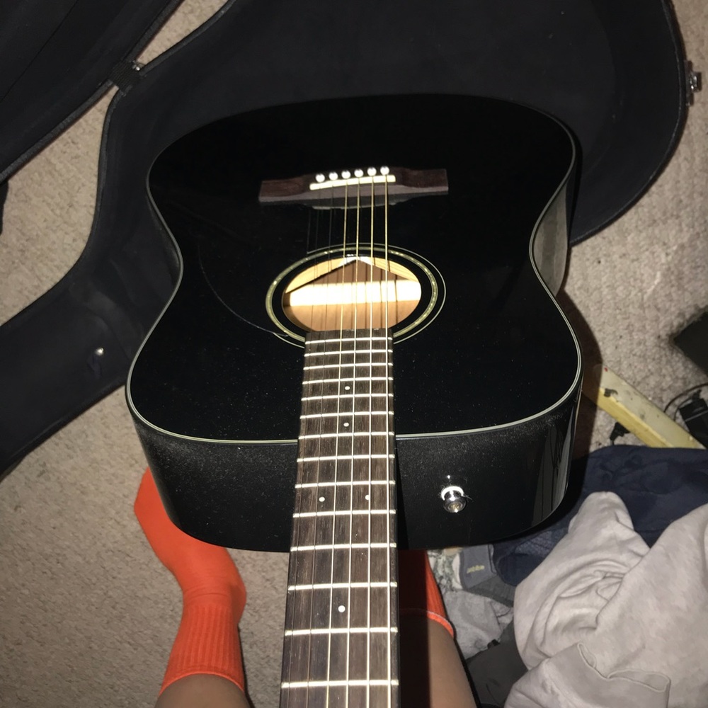 Black FENDER guitar